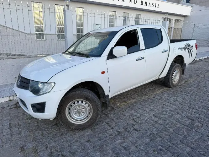 Mitsubishi L200 Triton GL 3.2 CD TB Int. Dies. Mec. 2016