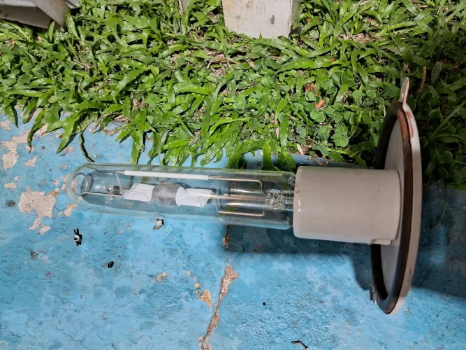 Refletor com lâmpada 400w  completo 
