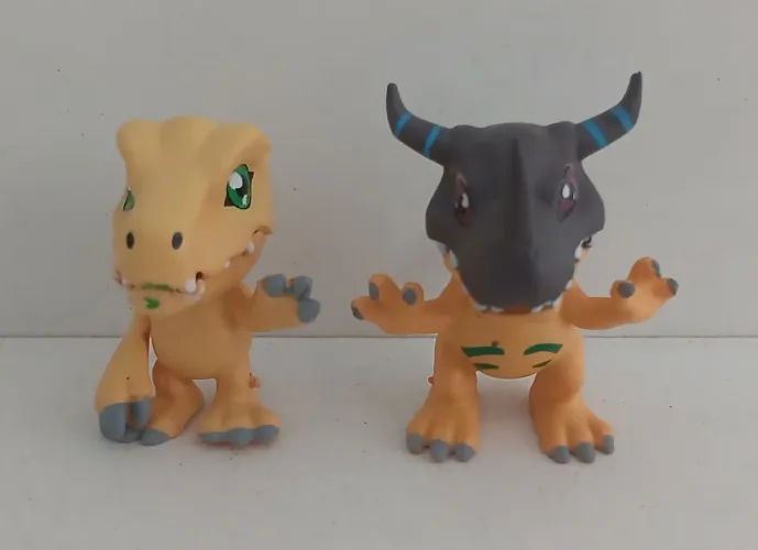 LOTE DUPLA BONECOS ACTION FIGURES MINIATURAS DIGIMON AGUMON E GREYMON