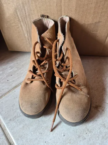 Bota botinha marrom camurça molekinha tam 29