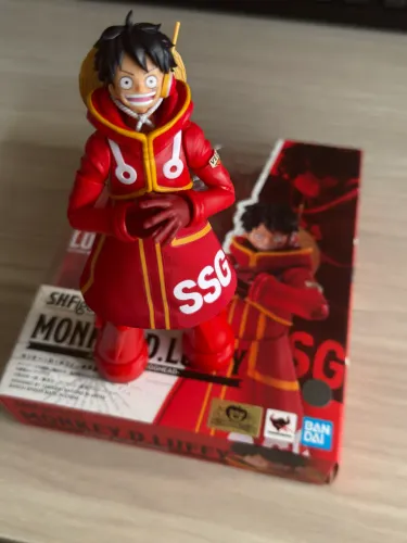 SH Figuarts Luffy Egg Head + Saia de pano