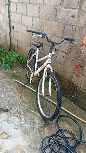 Bicicleta aro 26, pneu novo câmara de ar nova banco novo freio novo