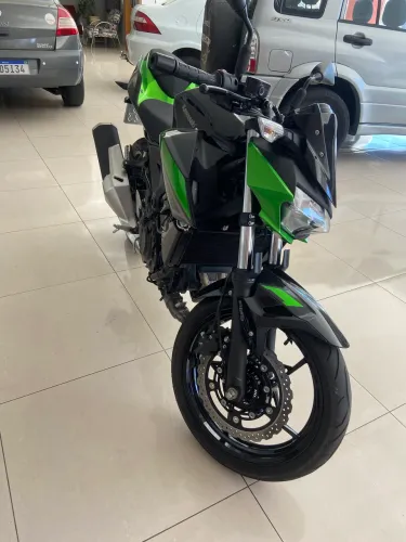 Z400 com baixa kilometragem 2022