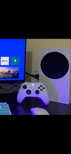 Xbox series S com 2 controles