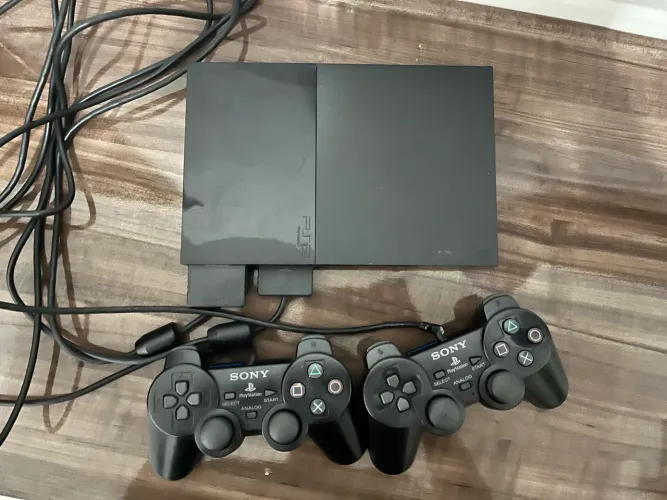 PlayStation 2 + 2 Controles + 8Gb de cartão de memória
