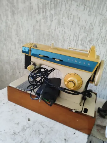 Máquina de costura marca Singer doméstica familiar Zig zag