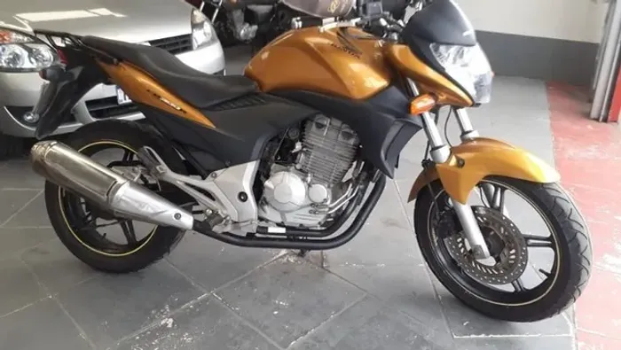 ( Parcelo Direto, Para Você Que Não Consegue Financiar ) Cb 300R Ano 2010