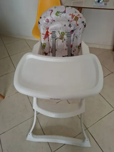 Cadeira de alimentação Burigotto modelo Bon Appetit + estampa Monstrinhos