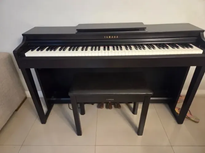 Yamaha Clavinova CLP-525 Novíssimo ? Piano Premium Pouco Usado