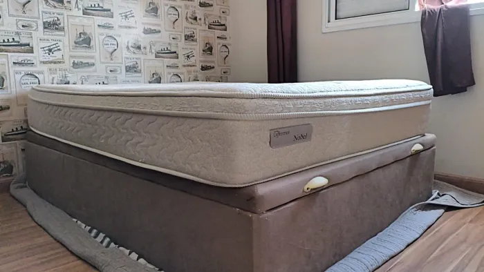 Vendo colchão de casal semi novo