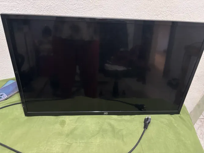 Televisão semi nova ( hq)