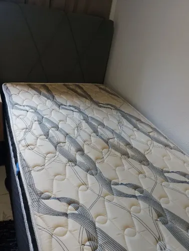 Vendo cama box casal com cama auxiliar mais colchão de molas ensacadas D33 e cabeceira 