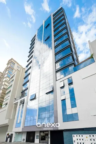 Apartamento em Itapema - Meia Praia - com 3 suítes e 3 vagas de garagem individuais.