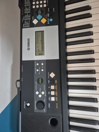 Teclado yamaha 233
