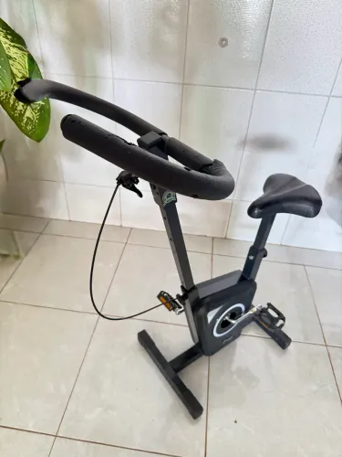 Bicicleta ergométrica do modelo EX 450 da marca Dream Fitness