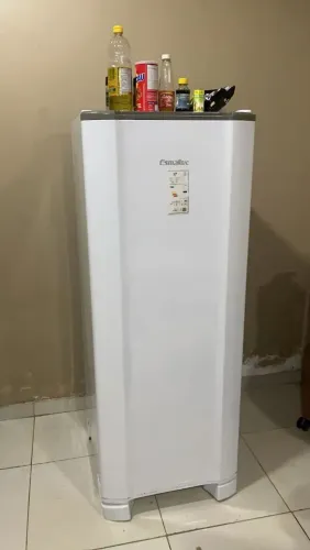Vende-se geladeira