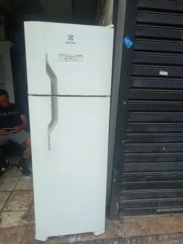 Geladeira Eletrolux funcionando perfeitamente entrego 