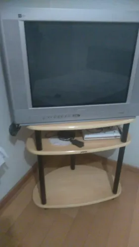Mesinha e Televisão de Tubo