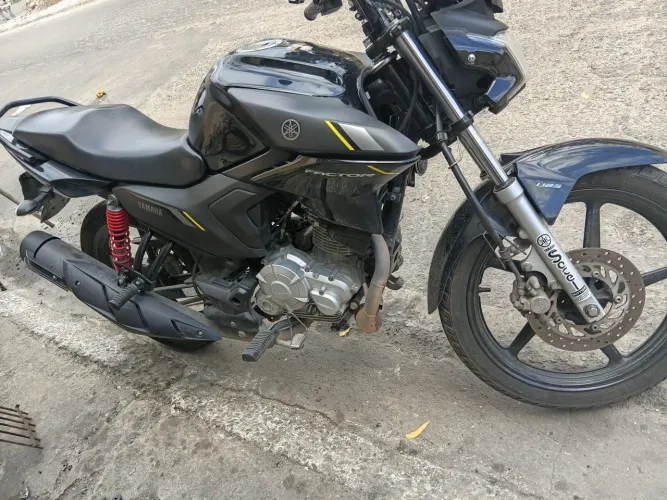 vendo factor 150 ano 2025 pura