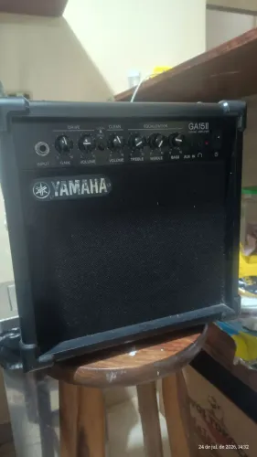 Vendo caixa amprificada yhamanha em perfeitas condições