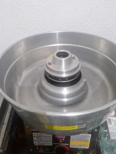 Maquina de algodão doce pouco usada