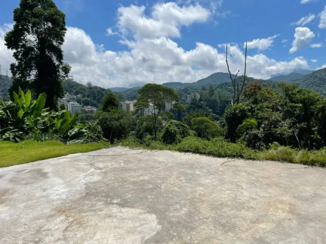 Terrenos a venda no centro histórico de Petrópolis com vista privilegiada para a Catedral