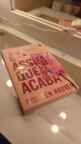 Livro Collen Hoover