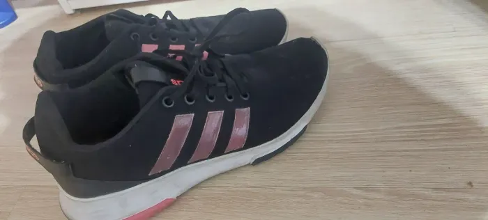 Tênis nike e adidas