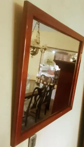 Espelho de Parede com Moldura em Madeira Maciça