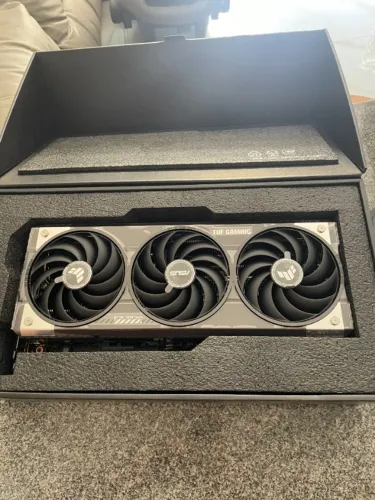 Rx 9070 xt ASUS TUFF GAMING OC *3 anos de Garantia de Fabrica(2029)*