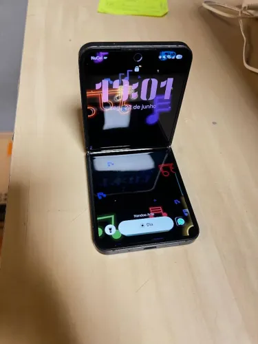 Samsung Galaxy Z Flip 6 256GB (leia o anúncio)