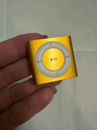 Apple iPod Shuffle 2GB Original - Dourado - 4ª Geração