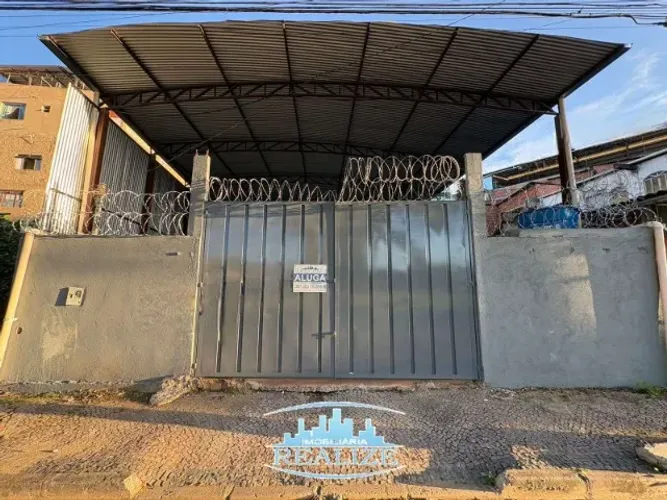 Código 4716 -  Aluga galpão no Centro, 320m² de área, sendo 220m² de área operacional