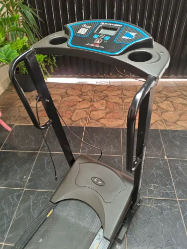 Vende-se esteira 