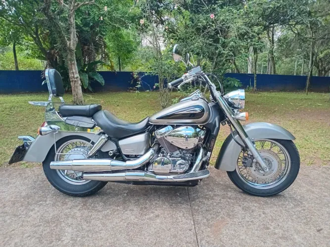 Shadow 750