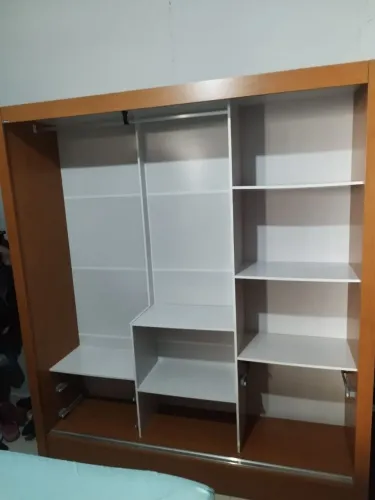 Vendo quarta roupa três portas 15 dias de uso 800.00 tel * no Rio comprido.