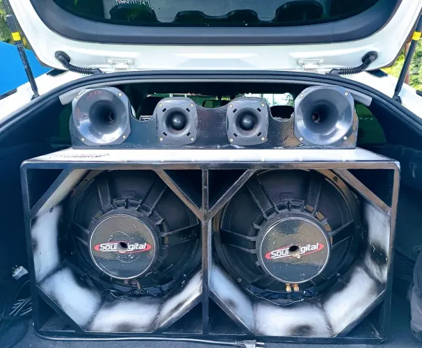 Som automotivo seminovo