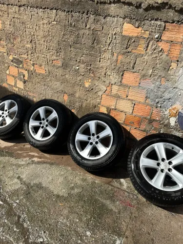 Rodas com pneus Toyota 5 furos 225/65/17