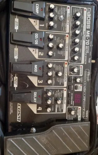 Pedaleira Boss Me 70
