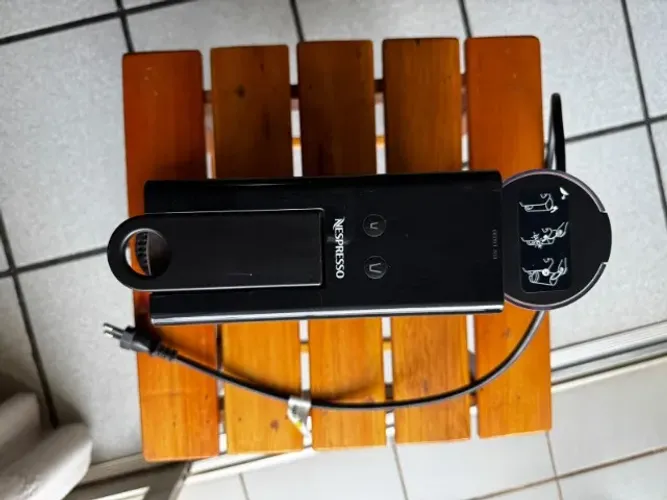 Nespresso Essenza Mini C30 preta 220V - funcionando