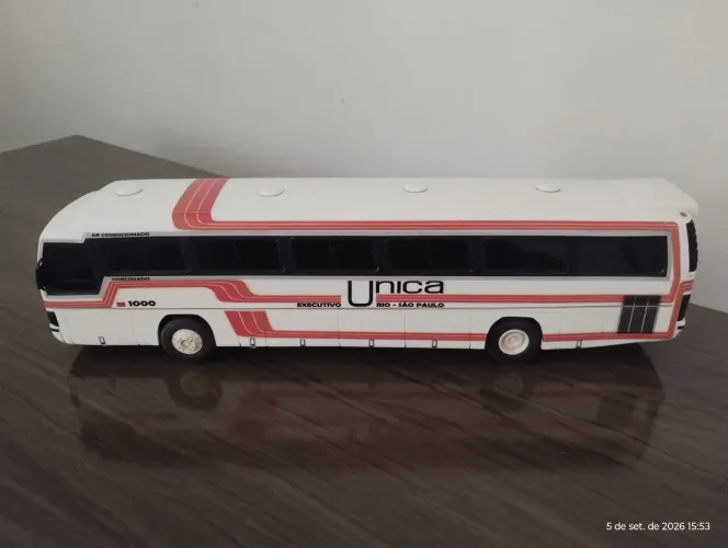 Miniatura de ônibus 1/32