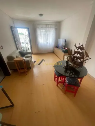 SOBRADO DE COND!!! 02 SUÍTES, QUINTAL, MUITO BEM LOCALIZADO