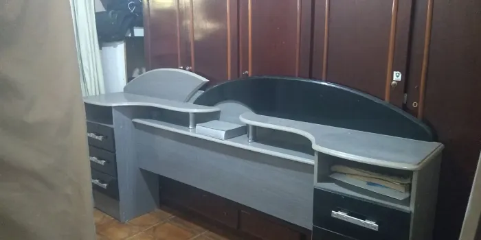 cabeceira cinza