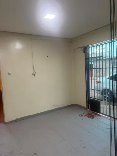 Casa com ponto comercial na principal do bairro 06 de agosto