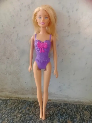 Boneca barbie praia usada