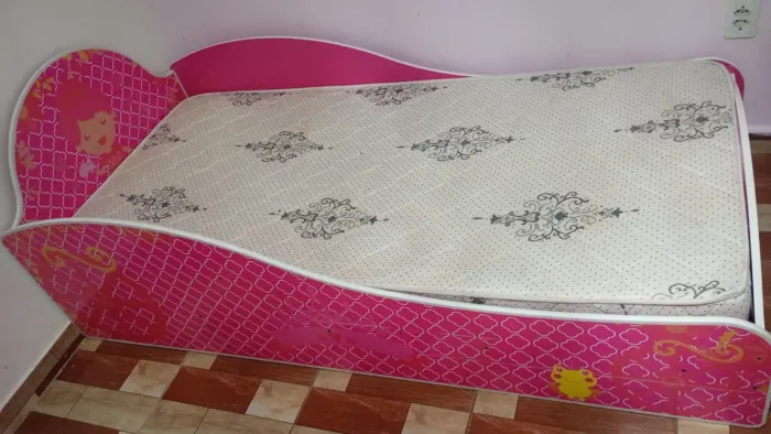 Vende se cama infantil Rosa Com colchão