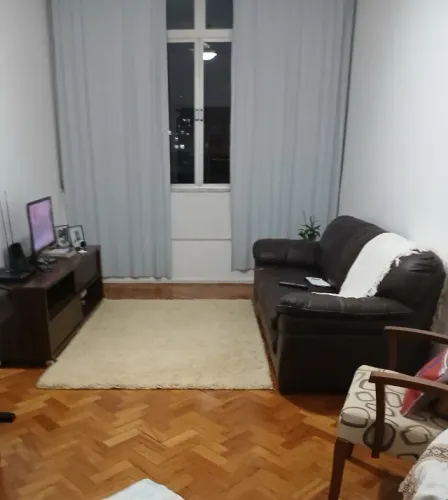 Sofá de Couro Legitimo 3 lugares