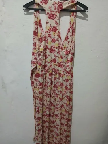 Vestido Longo estampado com flores vermelhas