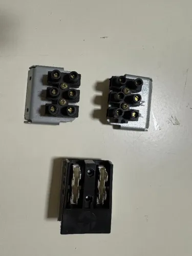 Conectores diversos de Nobreak Legrand Atrium - usado no estado - Leia