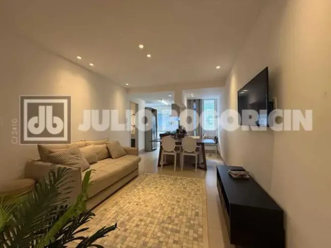 Apartamento 2 quartos a venda no Leblon , 2 suítes, lavabo, reformado